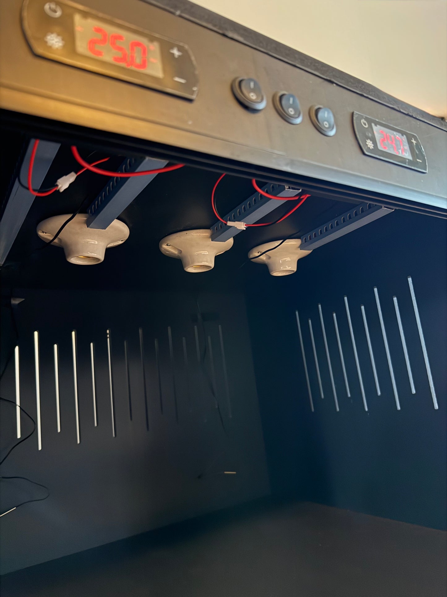 L-Series Smart Thermostatic Terrarium